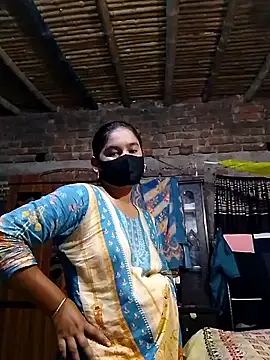 Hot Sweeti online show from April 5, 2026, 9:43 pm