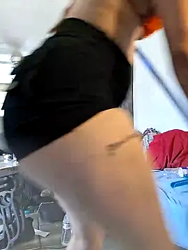 LadySn0w26 online show from April 15, 2026, 8:09 pm