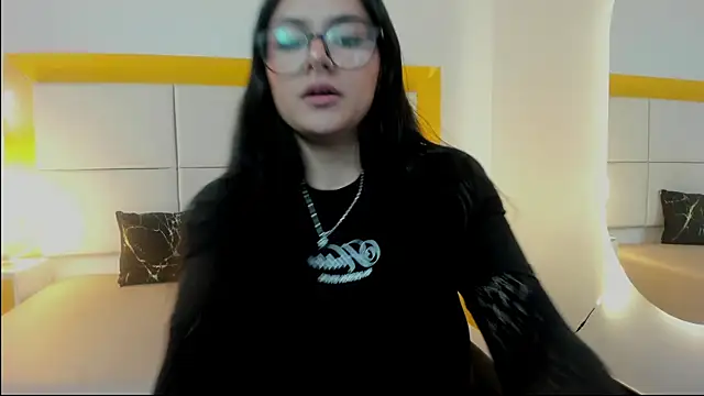 NiccolleHall online show from February 20, 2026, 1:35 pm