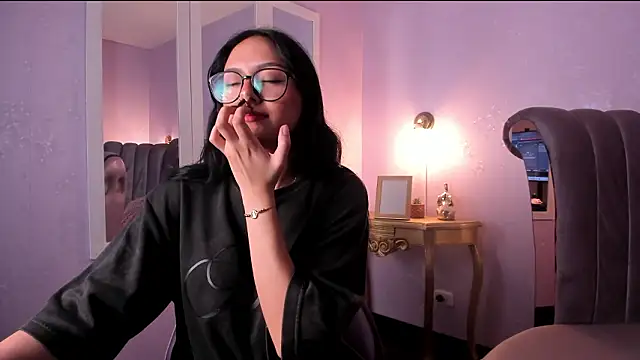 NiccolleHall online show from February 24, 2026, 1:34 pm