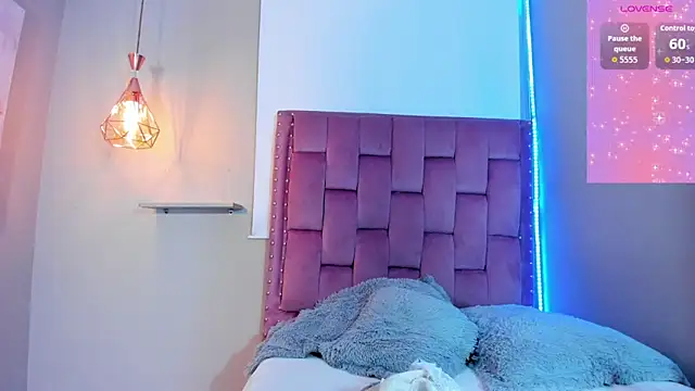 Scarlet Vixen  online show from March 14, 2026, 12:33 pm