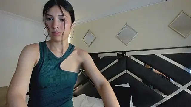 Ambarross  online show from April 9, 2026, 1:50 pm