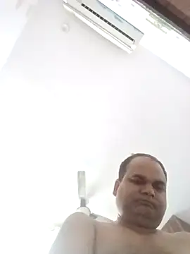 cmanav1979 online show from April 19, 2026, 4:41 pm