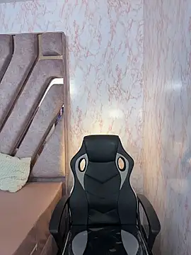 elodie rouge online show from February 10, 2026, 12:37 pm