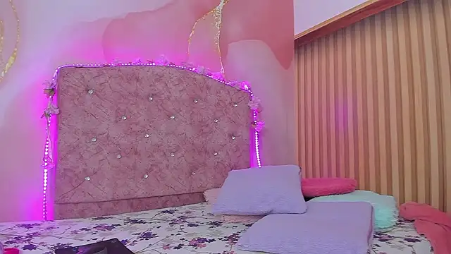 lovely  kiss   online show from March 10, 2026, 6:23 pm