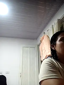 RossyAlvarez online show from April 16, 2026, 1:39 am