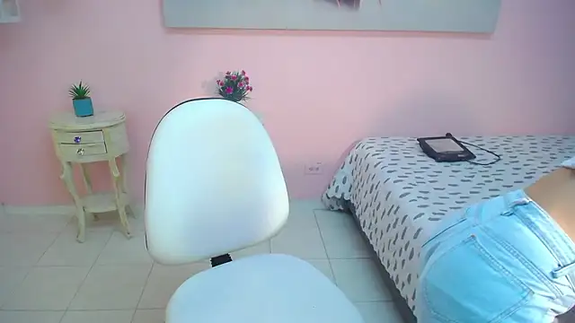 Snapshot of scarlett_clyde chatting on February 28, 2026, 12:27 pm scarlett clyde online show from February 28, 2026, 12:27 pm