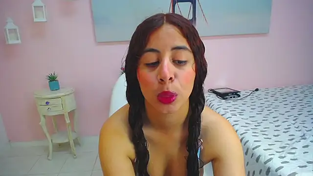 Snapshot of scarlett_clyde chatting on February 24, 2026, 12:39 pm scarlett clyde online show from February 24, 2026, 12:39 pm