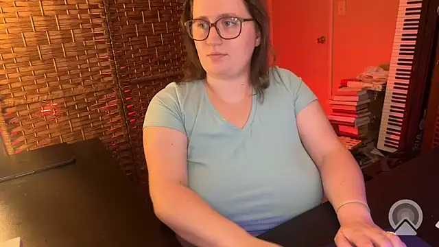 lucycomestrue online show from June 8, 2026, 5:57 pm