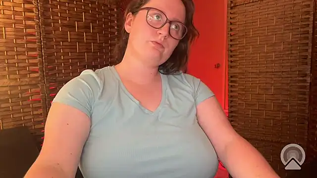 lucycomestrue online show from June 8, 2026, 12:49 am