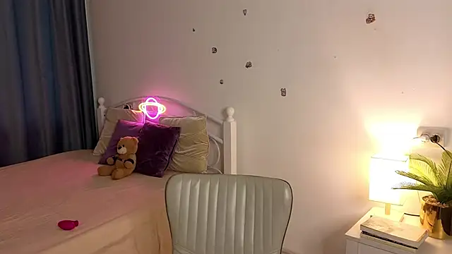 Snapshot of Maily__Trees chatting on February 19, 2026, 11:29 am Maily Trees online show from February 19, 2026, 11:29 am