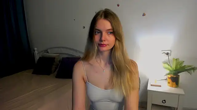 Snapshot of Maily__Trees chatting on February 10, 2026, 11:42 am Maily Trees online show from February 10, 2026, 11:42 am