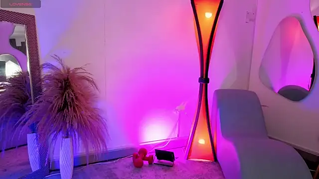 fransheskarossi online show from April 18, 2026, 12:07 pm