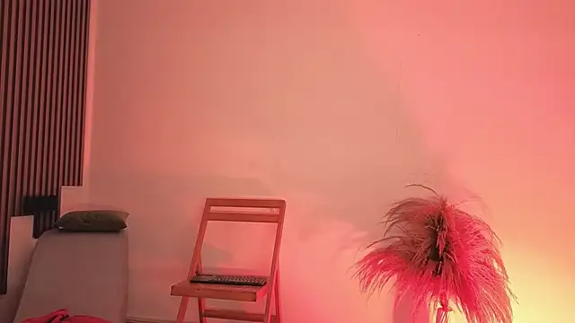 fransheskarossi online show from February 14, 2026, 12:05 pm