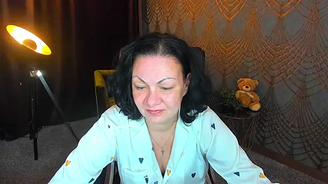 Snapshot of IrissMoon chatting on June 14, 2026, 2:24 am IrissMoon online show from June 14, 2026, 2:24 am