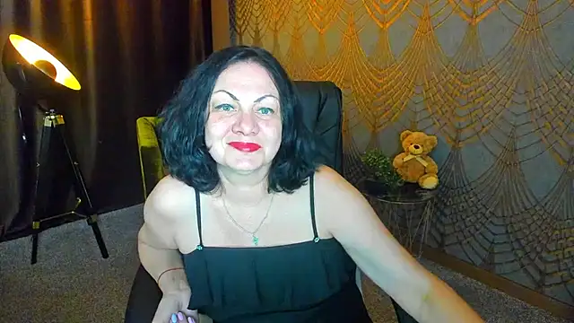 Snapshot of IrissMoon chatting on July 18, 2026, 6:05 pm IrissMoon online show from July 18, 2026, 6:05 pm