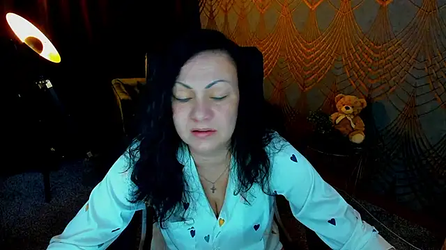 IrissMoon online show from May 31, 2026, 6:09 pm