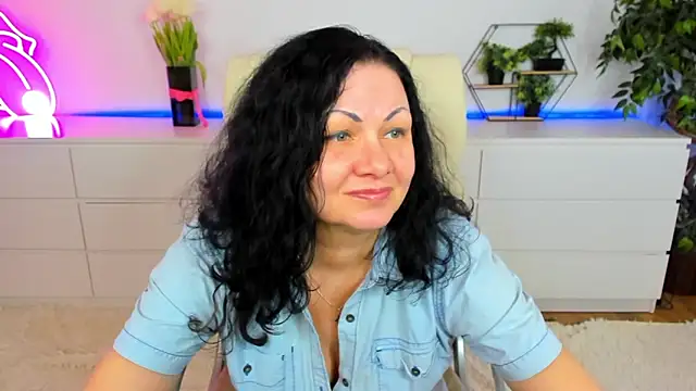 IrissMoon online show from March 12, 2026, 6:28 am