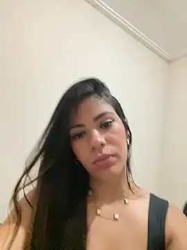 paola oliveira online show from March 10, 2026, 1:04 pm