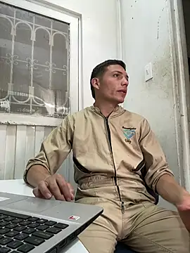 santiObrero online show from April 13, 2026, 8:24 pm