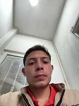 santiObrero online show from May 22, 2026, 3:21 pm