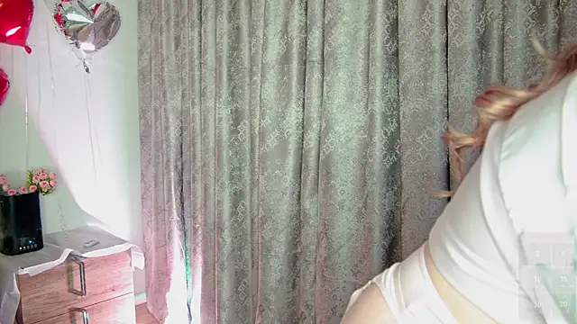 Snapshot of LilianBliss chatting on February 15, 2026, 9:25 pm LilianBliss online show from February 15, 2026, 9:25 pm