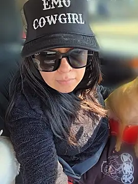 AriannaPenaxo online show from April 10, 2026, 8:27 pm