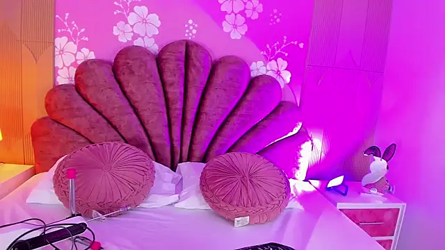 MadisonFox1 online show from February 27, 2026, 11:32 am