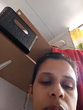 Snapshot of mitzukywinteer chatting on February 10, 2026, 5:23 pm mitzukywinteer online show from February 10, 2026, 5:23 pm