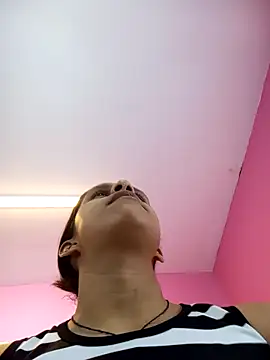 Snapshot of mitzukywinteer chatting on February 6, 2026, 8:05 pm mitzukywinteer online show from February 6, 2026, 8:05 pm