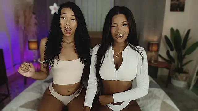 Snapshot of KaryMooon chatting on February 8, 2026, 8:39 pm KaryMooon online show from February 8, 2026, 8:39 pm