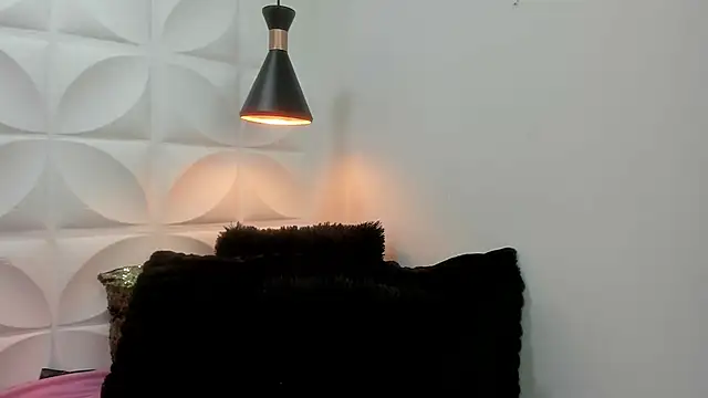 zaira skinny online show from March 25, 2026, 3:17 am