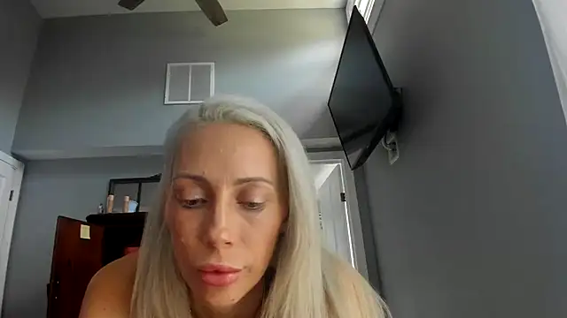 Snapshot of LindseyFAFO chatting on June 5, 2026, 3:29 pm LindseyFAFO online show from June 5, 2026, 3:29 pm