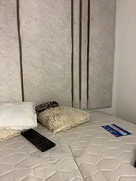 lilithdya online show from April 17, 2026, 1:52 am