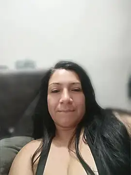 Katysaez online show from May 20, 2026, 9:28 am