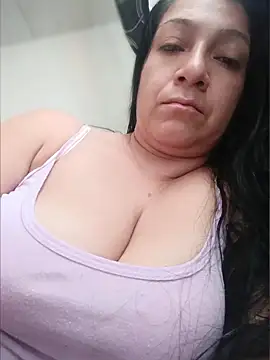 Katysaez online show from May 28, 2026, 9:43 pm
