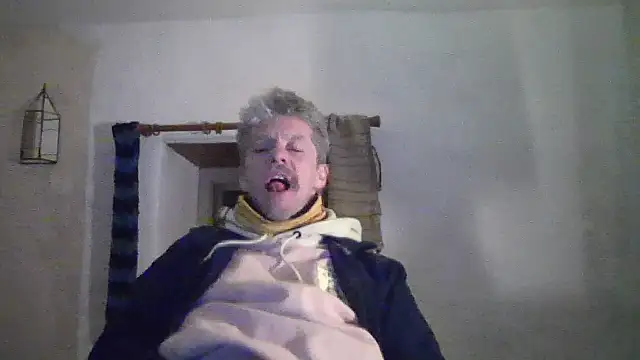 chiichii23 online show from November 21, 2025, 7:35 pm