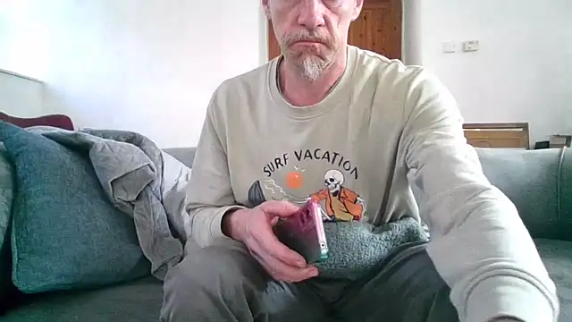 chiichii23 online show from November 9, 2025, 1:48 pm