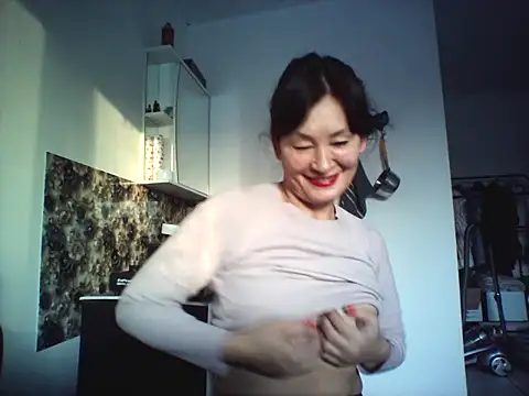 Snapshot of bella2322 chatting on February 1, 2026, 11:30 am bella2322 online show from February 1, 2026, 11:30 am