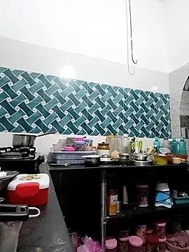 Hot-Tinaa online show from March 6, 2026, 4:02 pm