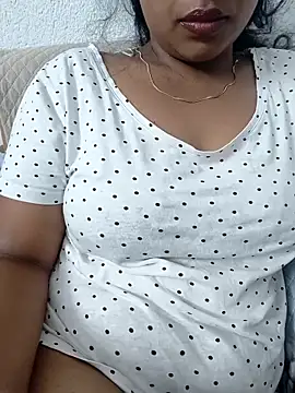 Hot-Tinaa online show from April 5, 2026, 1:45 am