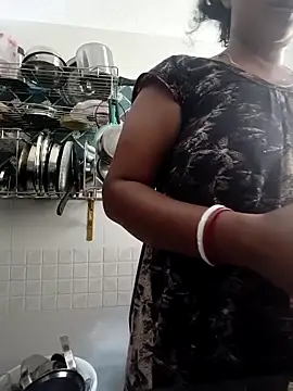 Hot-Tinaa online show from April 24, 2026, 8:49 am