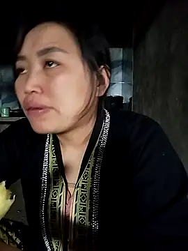 Snapshot of lia-coy chatting on February 18, 2026, 2:42 am lia-coy online show from February 18, 2026, 2:42 am