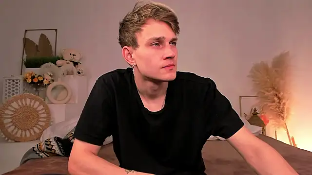 Snapshot of Volan_Starts chatting on February 27, 2026, 12:05 pm Volan Starts online show from February 27, 2026, 12:05 pm