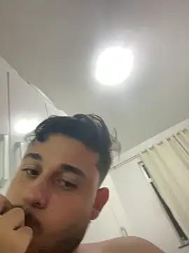 peuba12 online show from March 19, 2026, 12:43 am