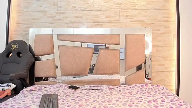 kendall grace online show from April 24, 2026, 11:23 am