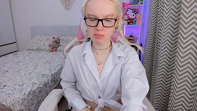 Snapshot of Mia_WaterFall chatting on February 6, 2026, 3:13 am Mia WaterFall online show from February 6, 2026, 3:13 am