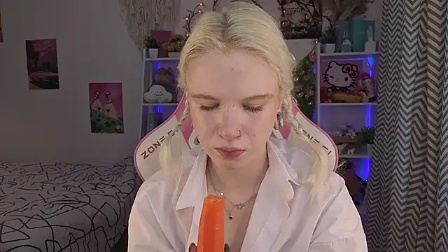 Mia WaterFall online show from June 2, 2026, 3:17 am