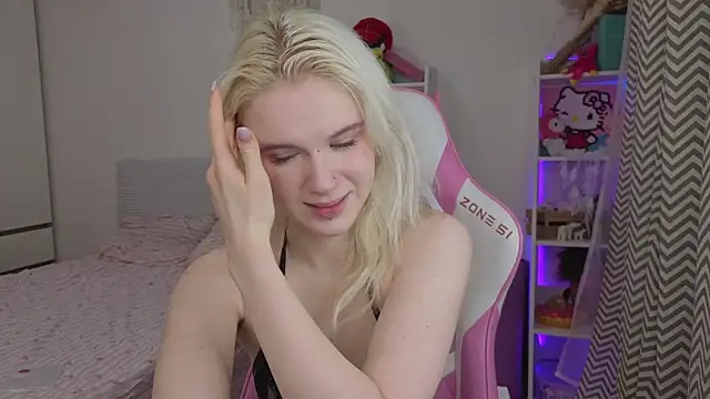 Mia WaterFall online show from April 6, 2026, 3:24 am