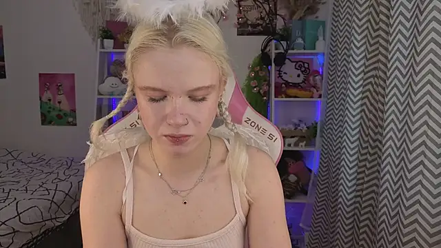 Mia WaterFall online show from June 5, 2026, 3:33 am